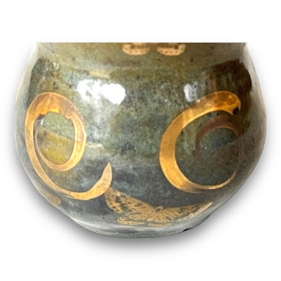 Bud Vase or Pen-Pencil Pottery in Olive Green with Genuine Gold Butterflies - Picture 3 of 6